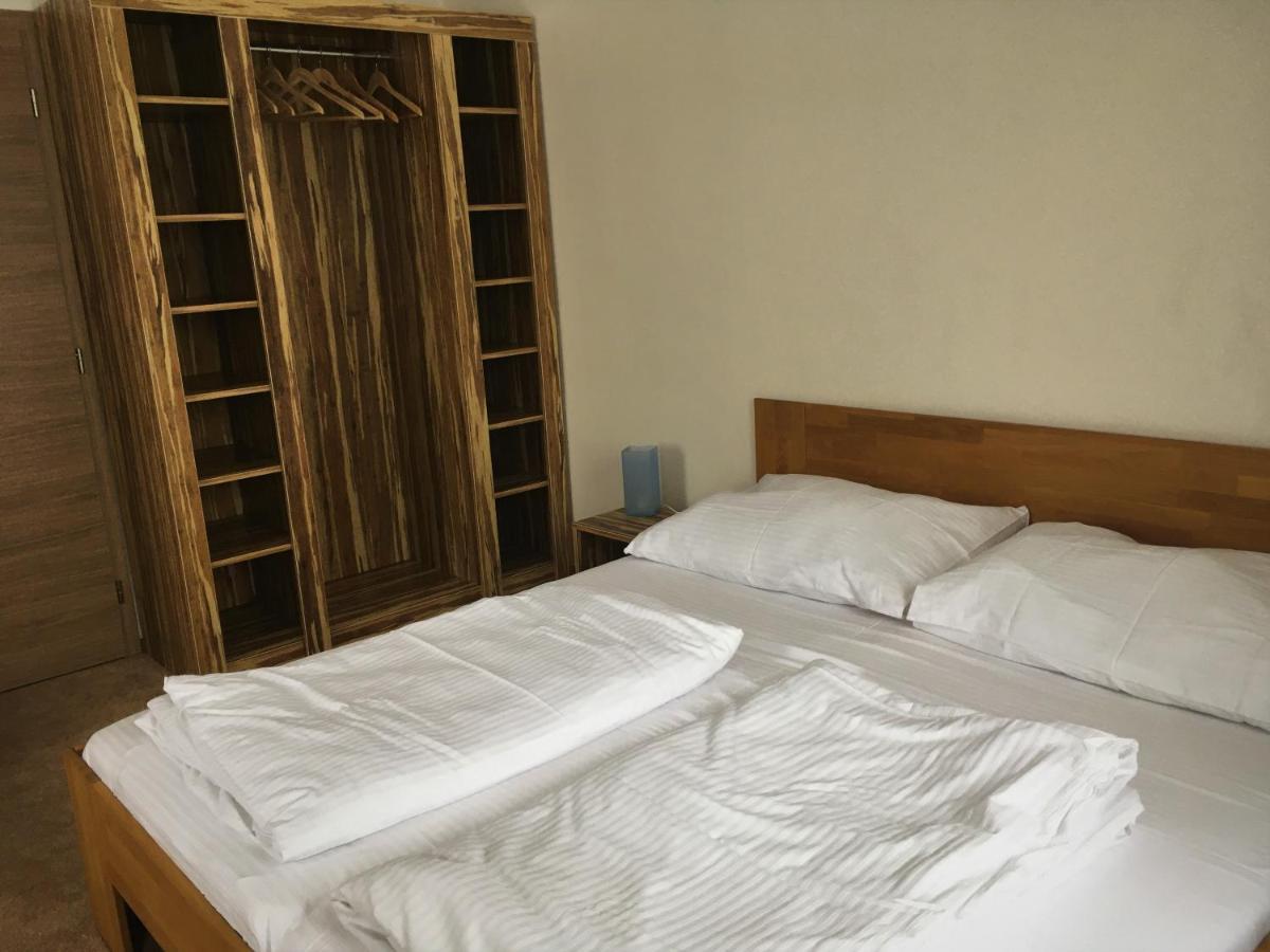 Apartments Villa Viola Kovarska Екстер'єр фото