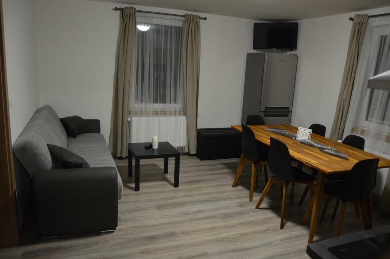 Apartments Villa Viola Kovarska Екстер'єр фото