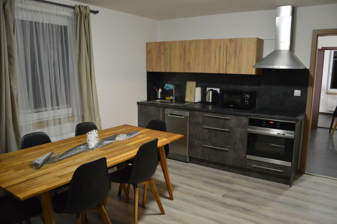 Apartments Villa Viola Kovarska Екстер'єр фото