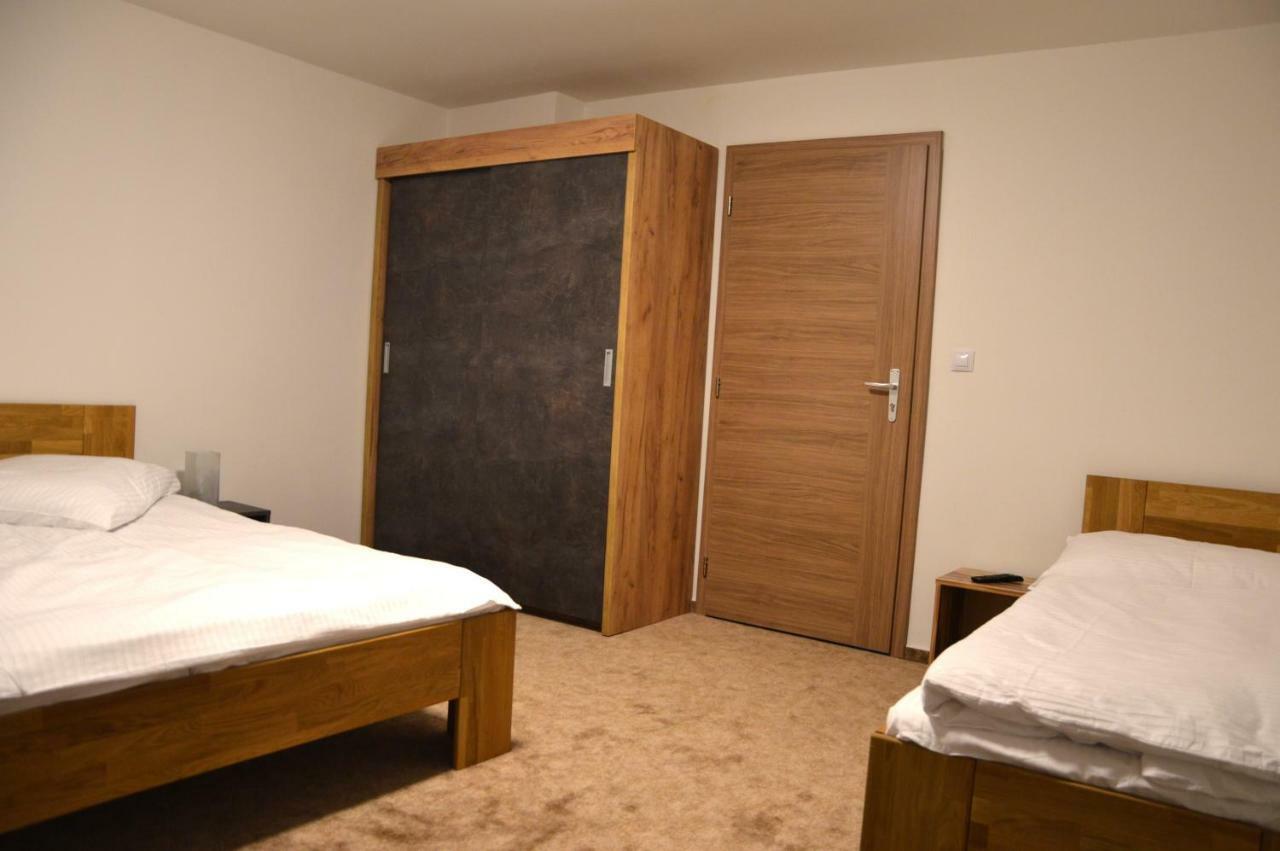 Apartments Villa Viola Kovarska Екстер'єр фото